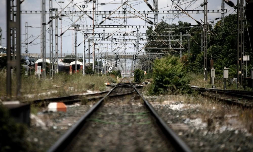 Θεσσαλονίκη: Τρένο παρέσυρε πεζό - Νοσηλεύεται σε σοβαρή κατάσταση